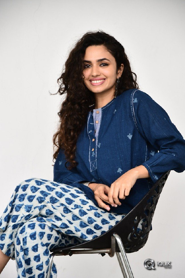 Malavika-Nair-New-Stills